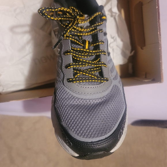 New Balance Trail Running Shoes Size 11 1/2 Mens - Picture 5 of 8